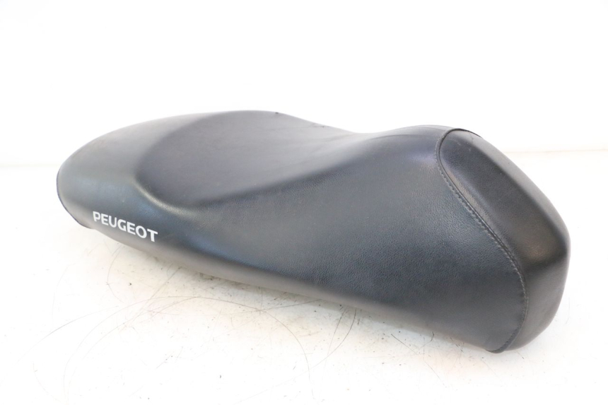 photo de SELLE PEUGEOT LUDIX 50 (2008 - 2017) - Stato della superficie e materiale