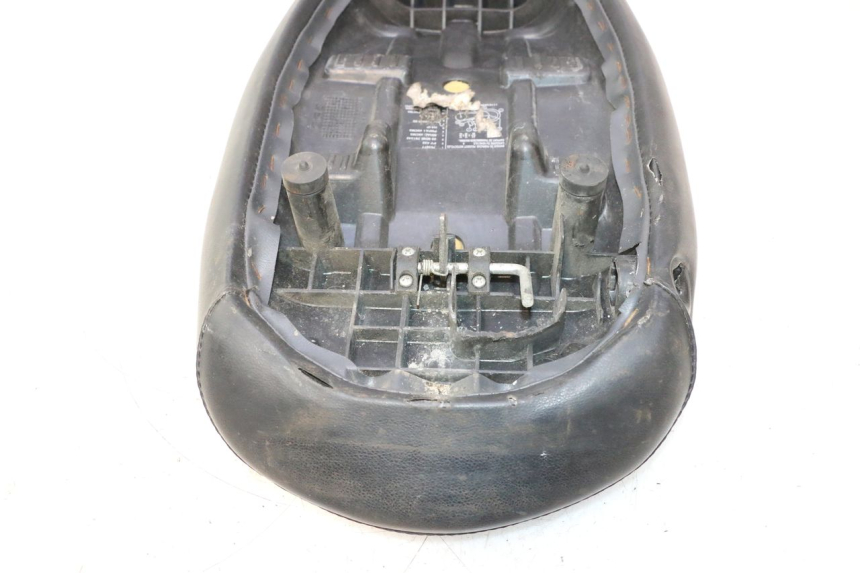 photo de SELLE PEUGEOT LUDIX 50 (2005 - 2007) - Dettagli dei punti di fissaggio