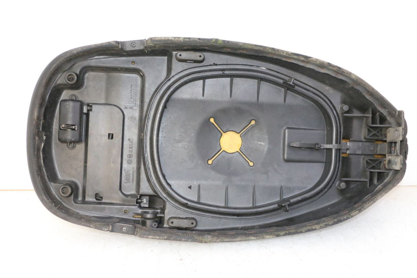 photo de SELLA PIAGGIO LXV 4T 50 (2009 - 2013) - Angolazione alternativa