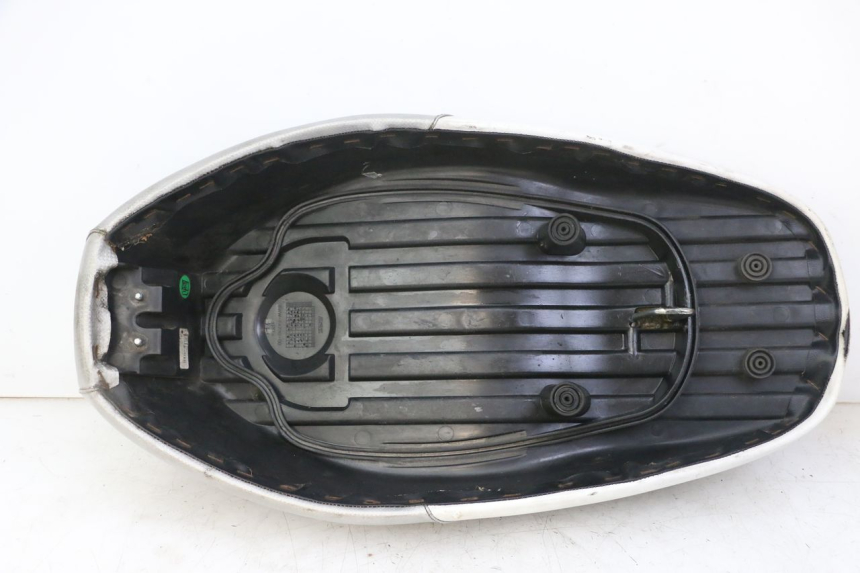 photo de SELLE MBK BOOSTER SPIRIT NAKED 50 (2004 - 2017) - Caratteristiche distintive