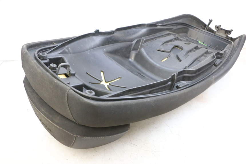 photo de SELLA PIAGGIO MP3 HPE 350 (2018 - 2020) - Stato della superficie e materiale