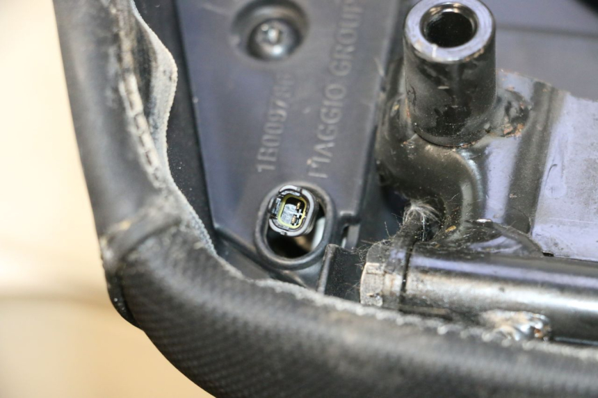 photo de SELLA PIAGGIO MP3 HPE 530 (2022 - 2026) - Dettaglio del componente