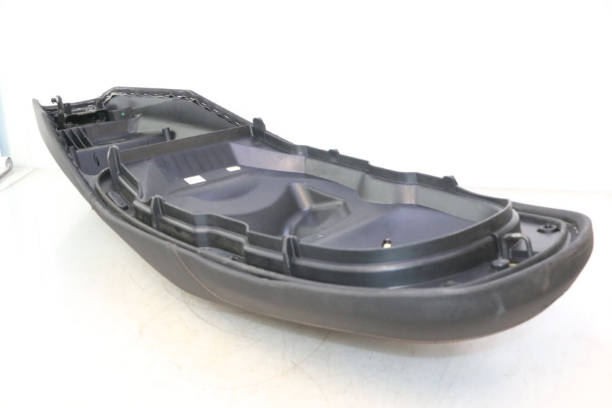 photo de SELLA PIAGGIO MP3 HPE 530 (2022 - 2026) - Primo piano tecnico