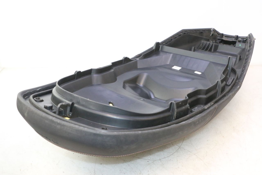 photo de SELLA PIAGGIO MP3 HPE 530 (2022 - 2026) - Stato della superficie e materiale