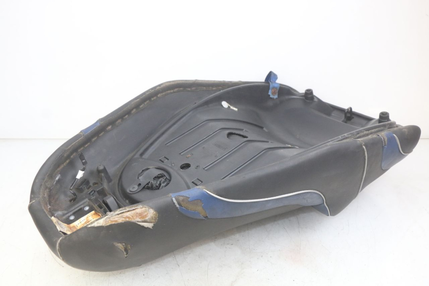 photo de SELLE PIAGGIO MP3 LT 400 (2007 - 2012) - Dettagli dei punti di fissaggio