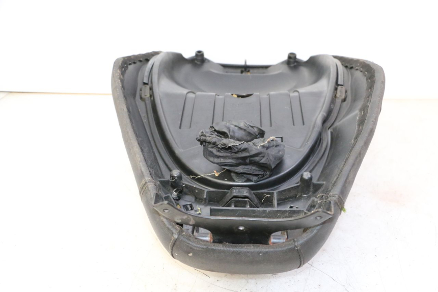 photo de SELLA PIAGGIO MP3 LT 300 (2010 - 2016) - Angolazione alternativa