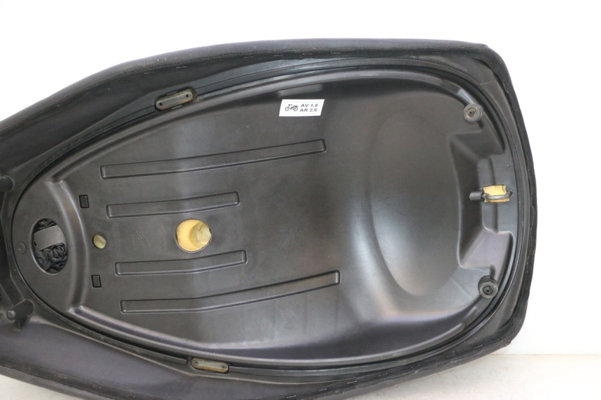 photo de SELLA PIAGGIO MP3 LT 300 (2010 - 2016) - Angolazione alternativa