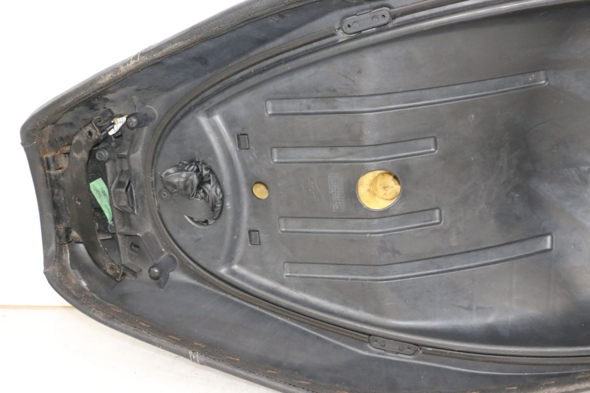 photo de SELLA PIAGGIO MP3 500 (2011 - 2015) - Stato della superficie e materiale