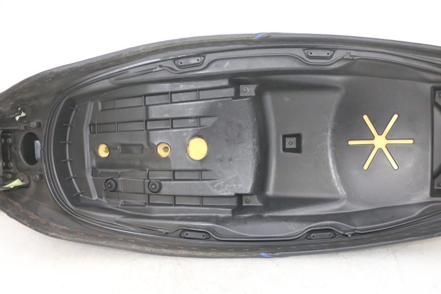 photo de SELLA PIAGGIO MP3 500 (2016 - 2018) - Stato della superficie e materiale