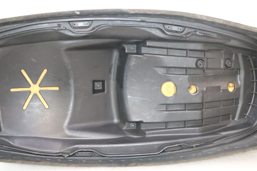photo de SELLA PIAGGIO MP3 500 (2016 - 2018) - Marcature e riferimenti originali