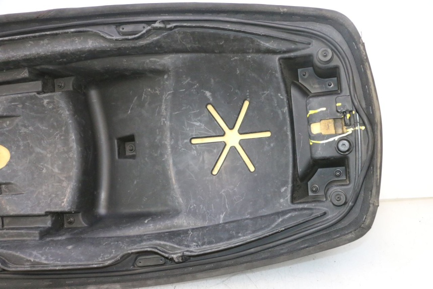 photo de SELLA PIAGGIO MP3 500 (2016 - 2018) - Dettagli dei punti di fissaggio