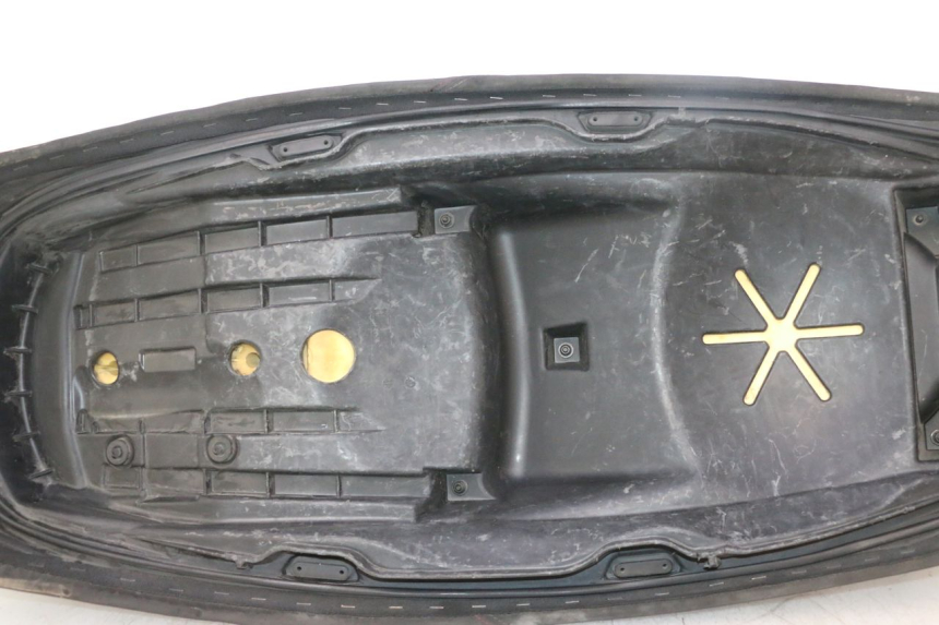 photo de SELLA PIAGGIO MP3 500 (2016 - 2018) - Stato della superficie e materiale