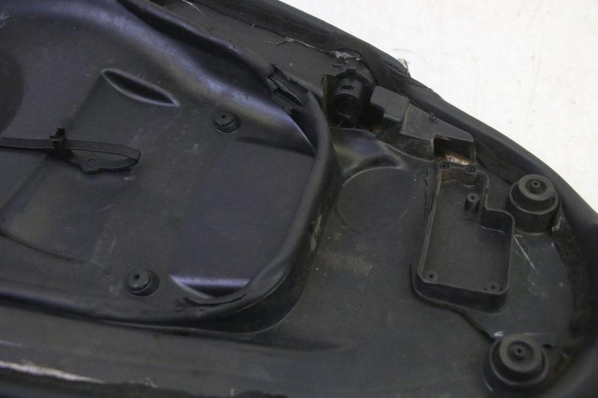 photo de SELLE PIAGGIO NEW TYPHOON 50 (2010 - 2017) - Zoom sui componenti