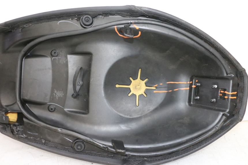 photo de SELLE PIAGGIO NEW TYPHOON 50 (2018 - 2021) - Panoramica del profilo