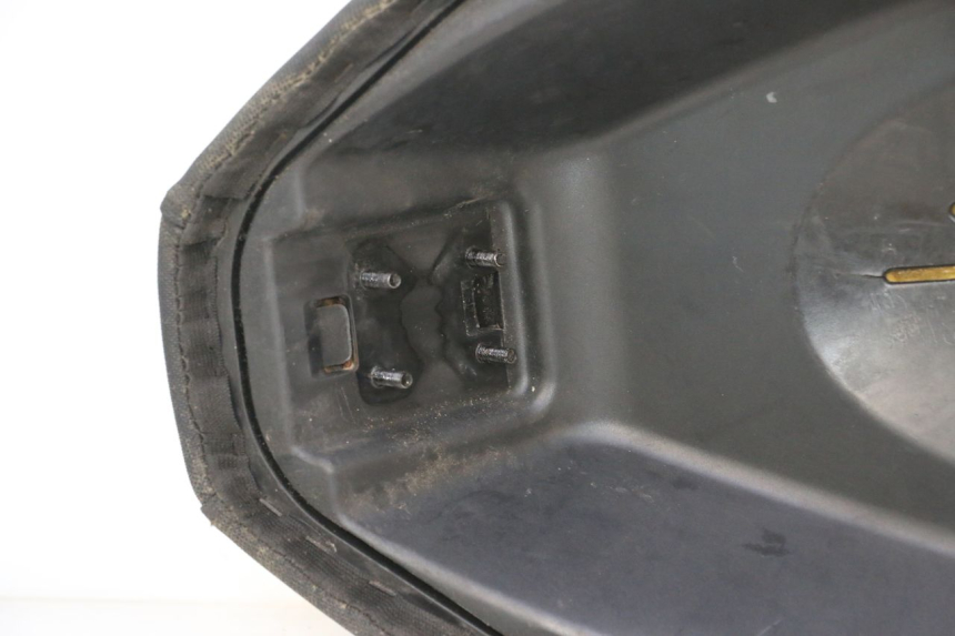 photo de SELLE PIAGGIO NEW TYPHOON 50 (2010 - 2017) - Stato della superficie e materiale