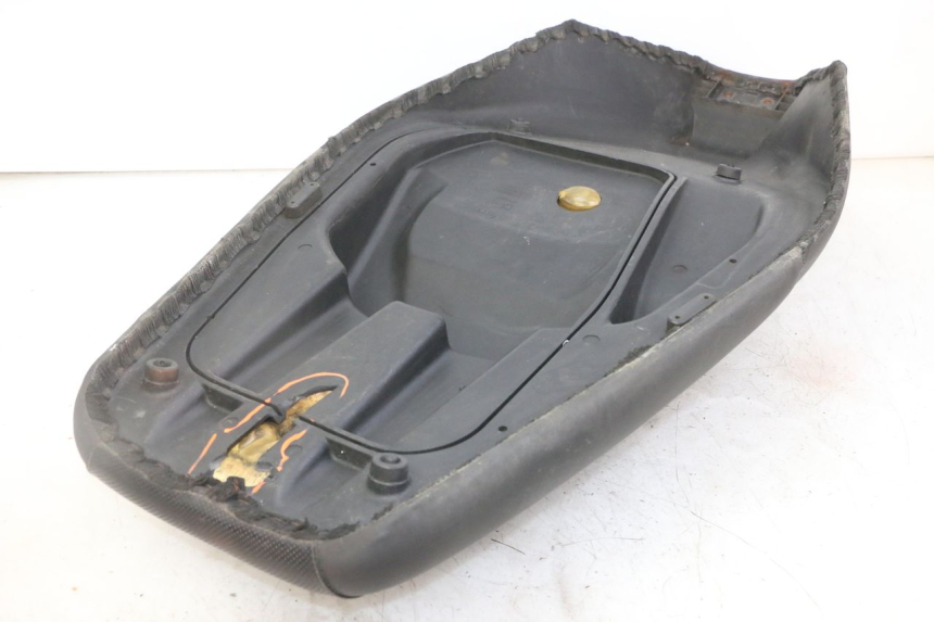 photo de SELLA GILERA NEXUS 125 (2009 - 2013) - Stato della superficie e materiale