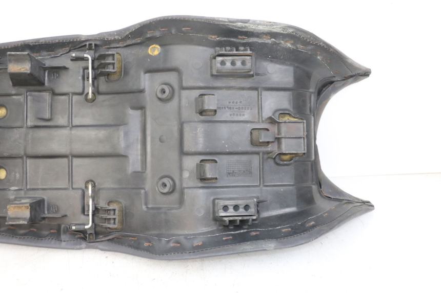 photo de SELLE HONDA NTV DEAUVILLE 650 (1998 - 2001) - Caratteristiche distintive