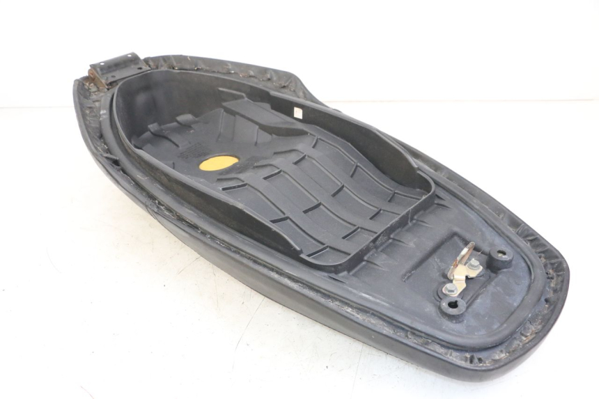 photo de SELLE SYM ORBIT III 3 4T 50 (2018 - 2021) - Stato della superficie e materiale