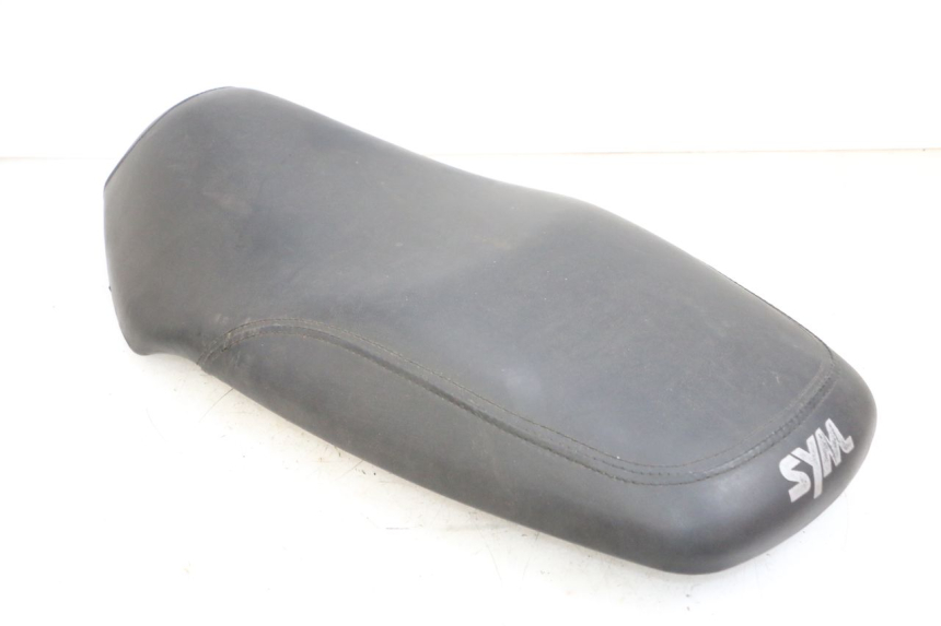 photo de SELLE SYM ORBIT III 3 4T 50 (2018 - 2021) - Marcature e riferimenti originali