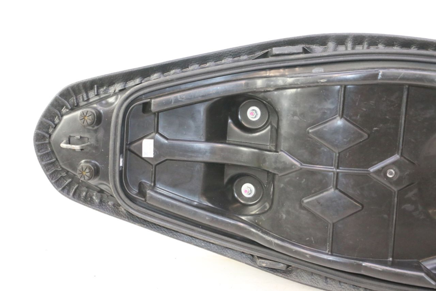 photo de SELLA HONDA PCX (JF28) 125 (2009 - 2011) - Marcature e riferimenti originali