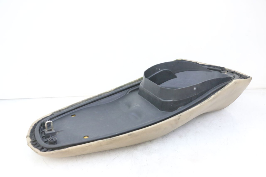 photo de SELLE PEUGEOT BELVILLE 125 (2017 - 2021) - Altra vista dell'articolo