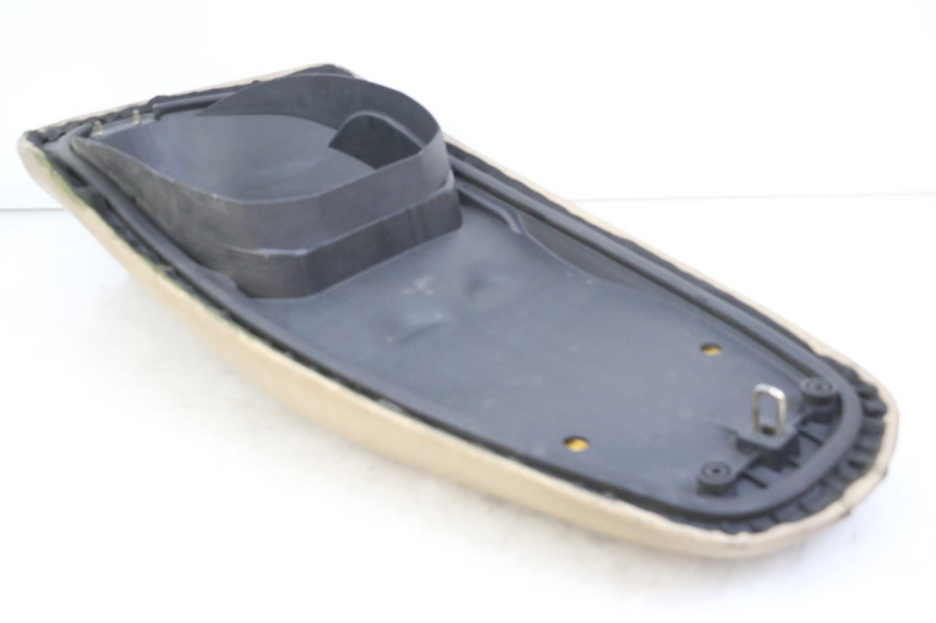 photo de SELLE PEUGEOT BELVILLE 125 (2017 - 2021) - Caratteristiche distintive