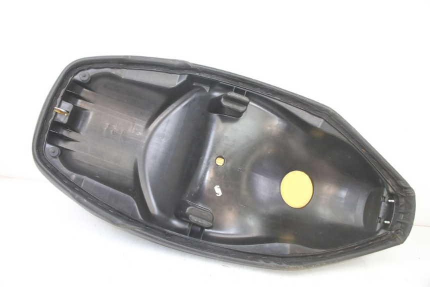 photo de SELLE PEUGEOT CITYSTAR 125 (2011 - 2017) - Stato della superficie e materiale