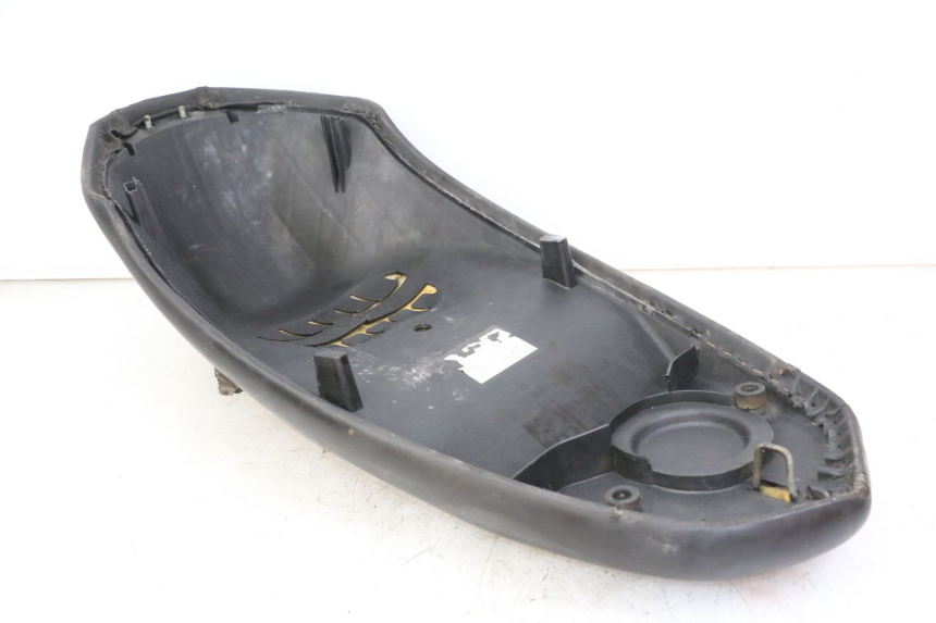 photo de SELLE PEUGEOT KISBEE 2T 50 (2010 - 2017) - Foto prodotto supplementare