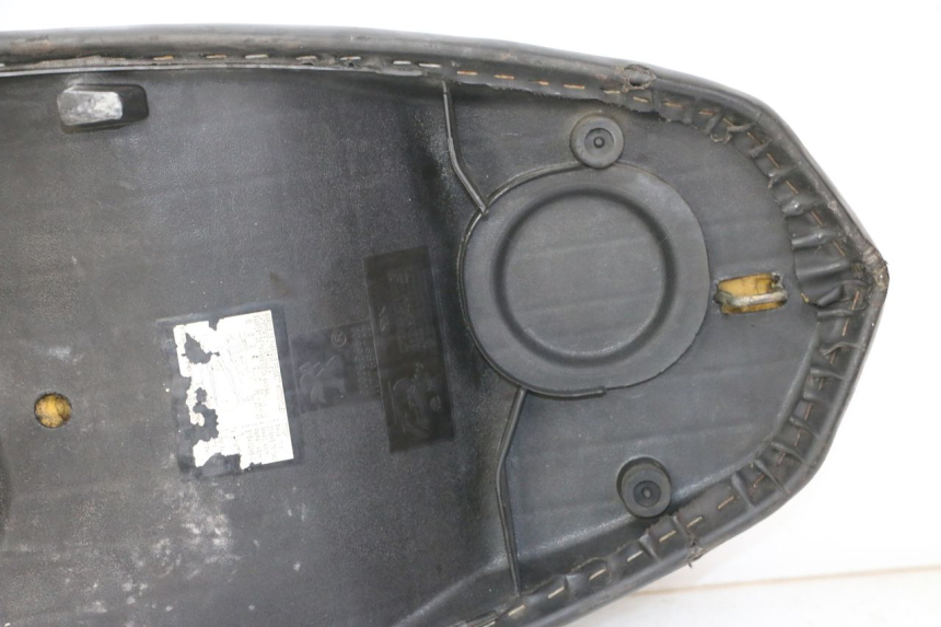 photo de SELLE PEUGEOT KISBEE 2T 50 (2010 - 2017) - Focus sulla struttura