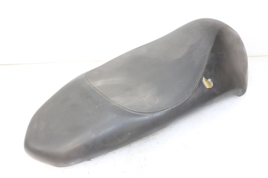 photo de SELLE PEUGEOT KISBEE 2T 50 (2010 - 2017) - Zoom sullo stato d'uso