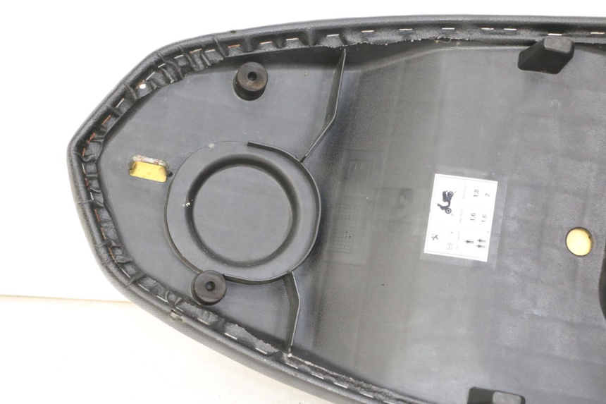 photo de SELLE PEUGEOT KISBEE 4T 50 (2018 - 2022) - Zoom sui componenti