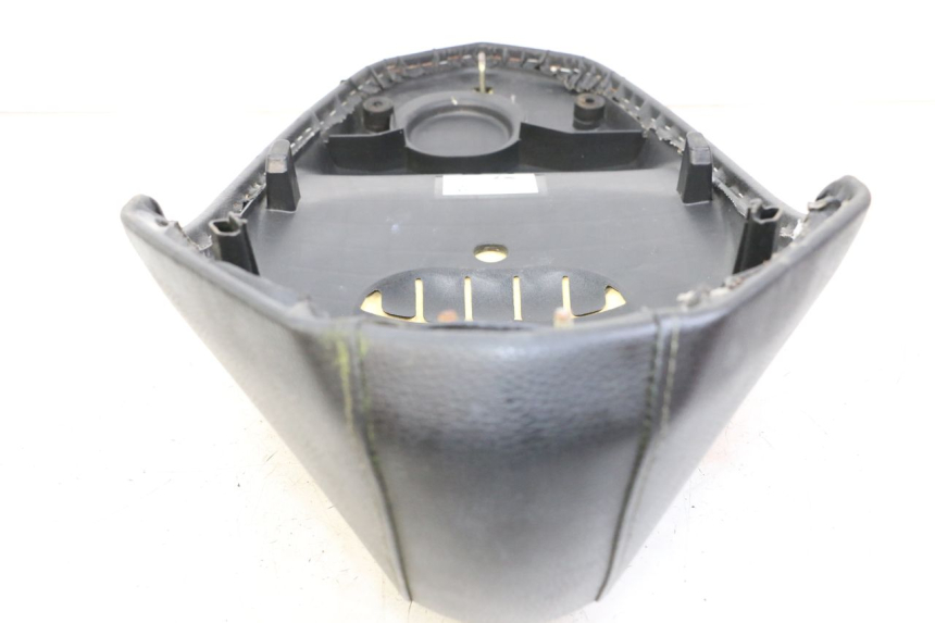 photo de SELLE PEUGEOT KISBEE 4T 50 (2018 - 2022) - Dettagli dei punti di fissaggio