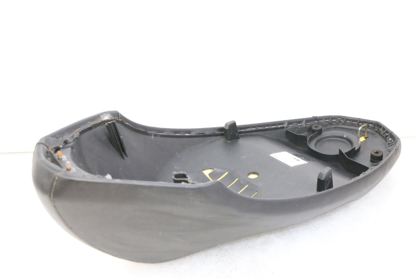 photo de SELLE PEUGEOT KISBEE 4T 50 (2018 - 2022) - Stato della superficie e materiale