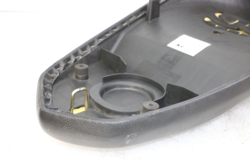 photo de SELLE PEUGEOT KISBEE 4T 50 (2018 - 2022) - Caratteristiche distintive