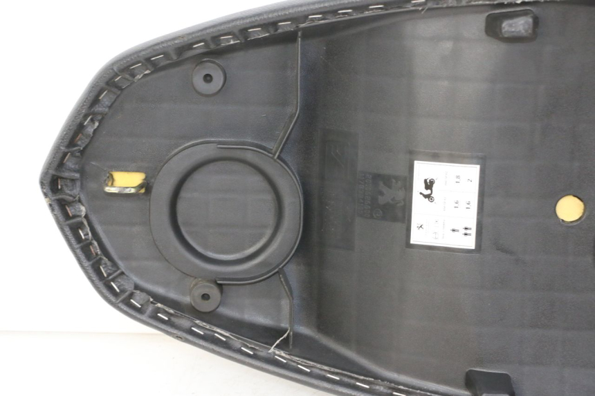 photo de SELLE PEUGEOT KISBEE 4T 50 (2018 - 2022) - Zoom sui componenti