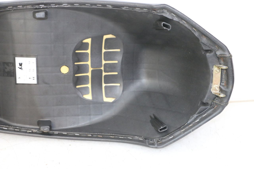 photo de SELLE PEUGEOT KISBEE 4T 50 (2018 - 2022) - Foto prodotto supplementare