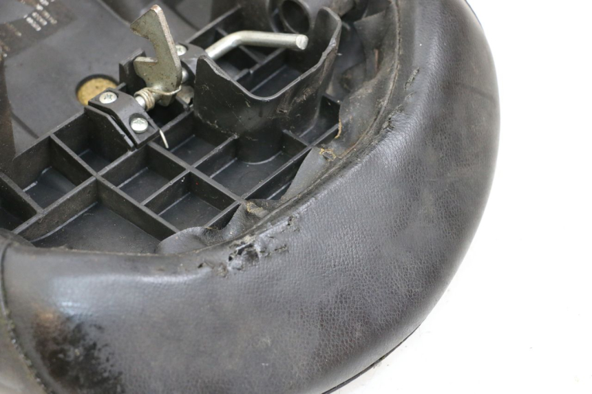 photo de SELLE PEUGEOT LUDIX 50 (2008 - 2017) - Stato della superficie e materiale