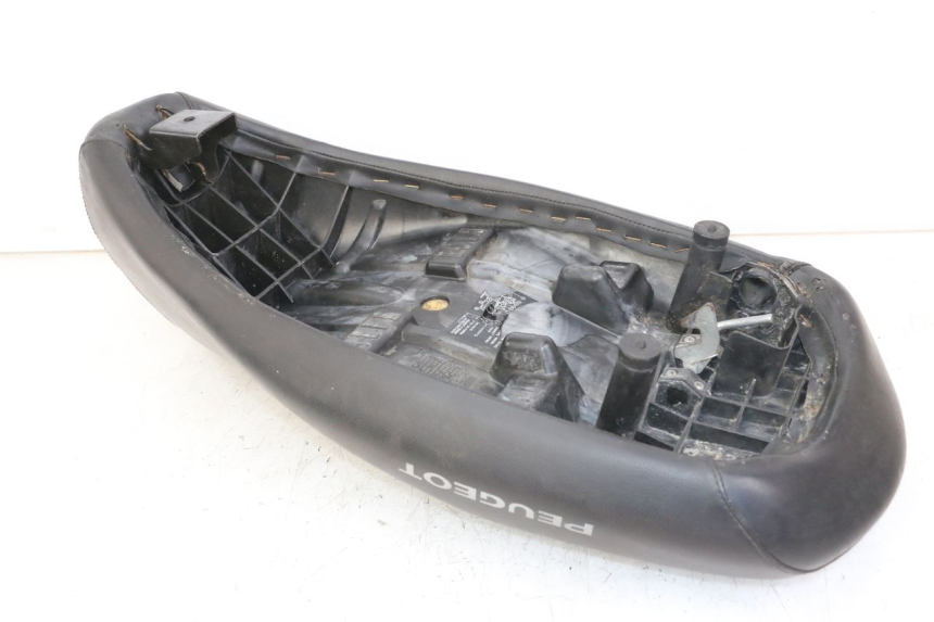photo de SELLE PEUGEOT LUDIX 50 (2005 - 2007) - Dettagli dei punti di fissaggio