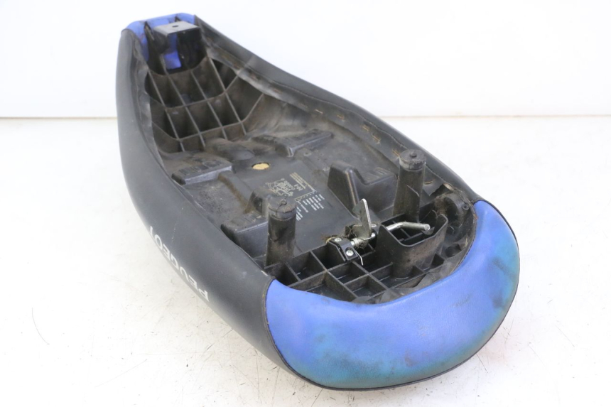 photo de SELLA PEUGEOT LUDIX ONE 50 (2005 - 2008) - Dettagli dei punti di fissaggio