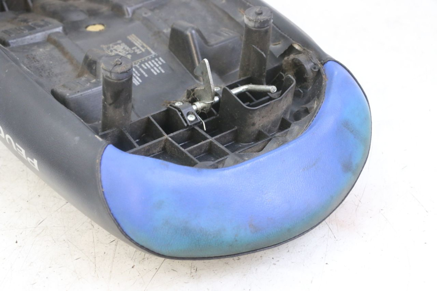 photo de SELLA PEUGEOT LUDIX ONE 50 (2005 - 2008) - Stato della superficie e materiale