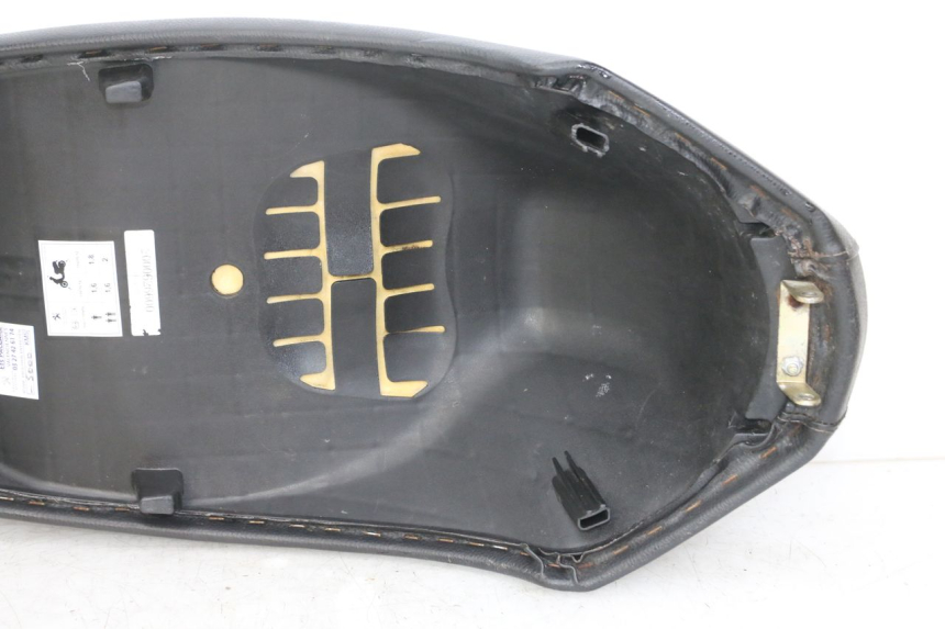 photo de SELLE PEUGEOT STREETZONE 4T 50 (2018 - 2023) - Zoom sui componenti