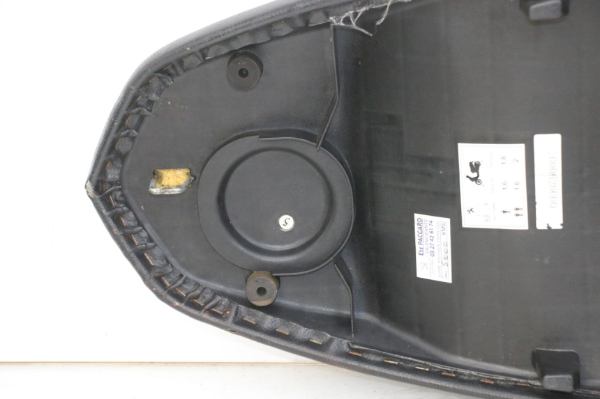 photo de SELLE PEUGEOT STREETZONE 4T 50 (2018 - 2023) - Primo piano ad alta risoluzione