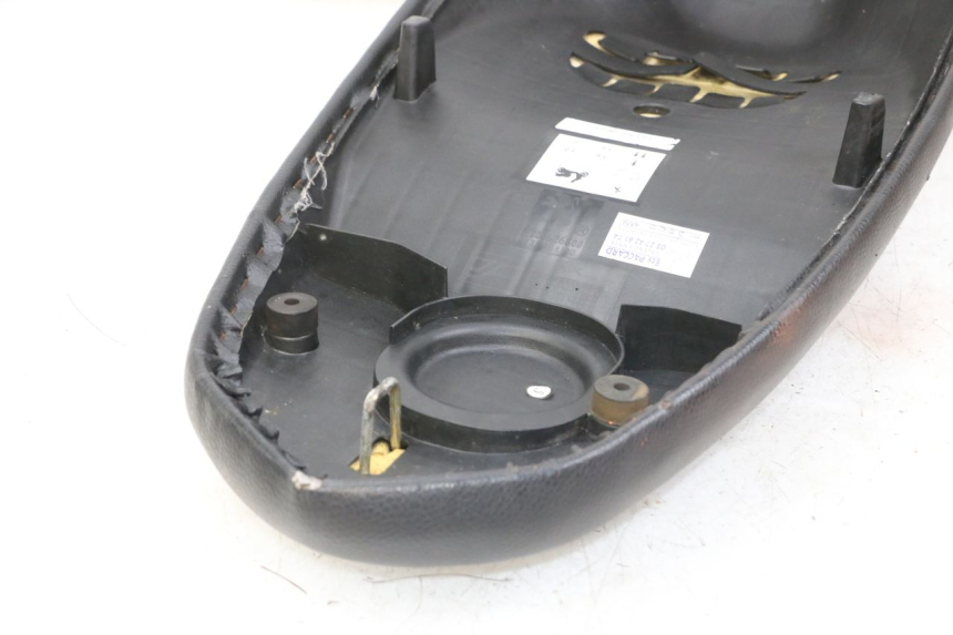 photo de SELLE PEUGEOT STREETZONE 4T 50 (2018 - 2023) - Marcature e riferimenti originali