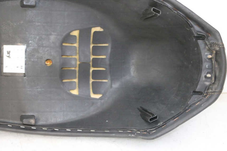 photo de SELLA PEUGEOT STREETZONE I 2T 50 (2018 - 2020) - Zoom sui componenti