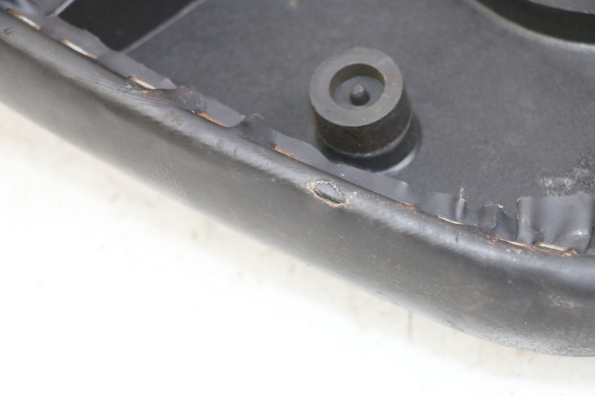 photo de SELLA PEUGEOT STREETZONE I 2T 50 (2018 - 2020) - Stato della superficie e materiale