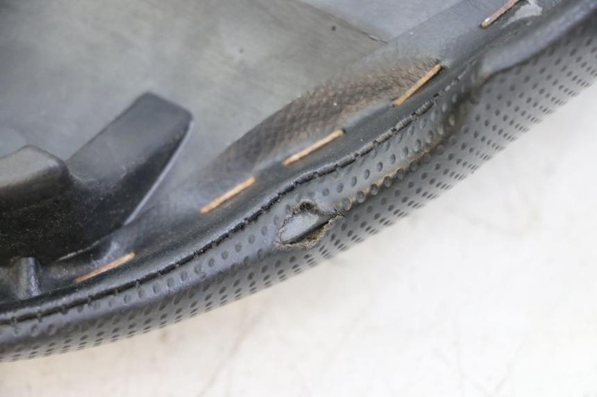 photo de SELLE PEUGEOT TKR TREKKER FURIOUS 50 (2005 - 2014) - Zoom sullo stato d'uso