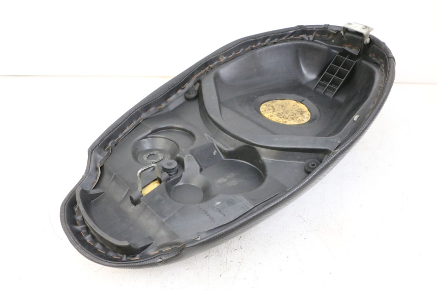 photo de SELLE PEUGEOT TKR TREKKER FURIOUS 50 (2005 - 2014) - Primo piano tecnico