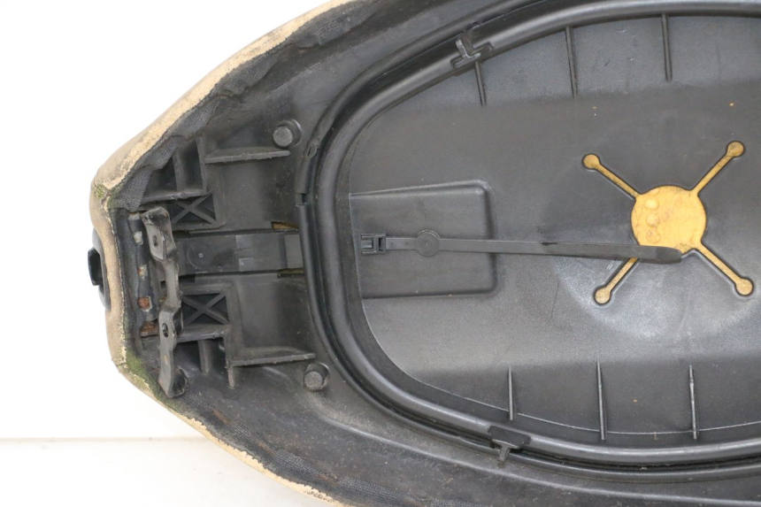 photo de SELLA PIAGGIO VESPA LX 150 (2005 - 2013) - Dettagli dei punti di fissaggio