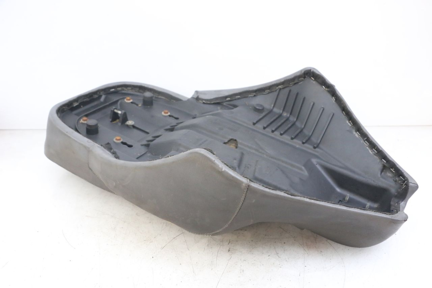 photo de SELLA APRILIA SCARABEO GT 125 (1999 - 2007) - Dettaglio del componente