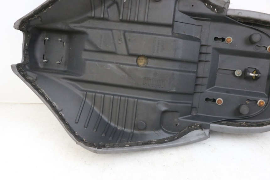 photo de SELLA APRILIA SCARABEO GT 125 (1999 - 2007) - Altra angolazione